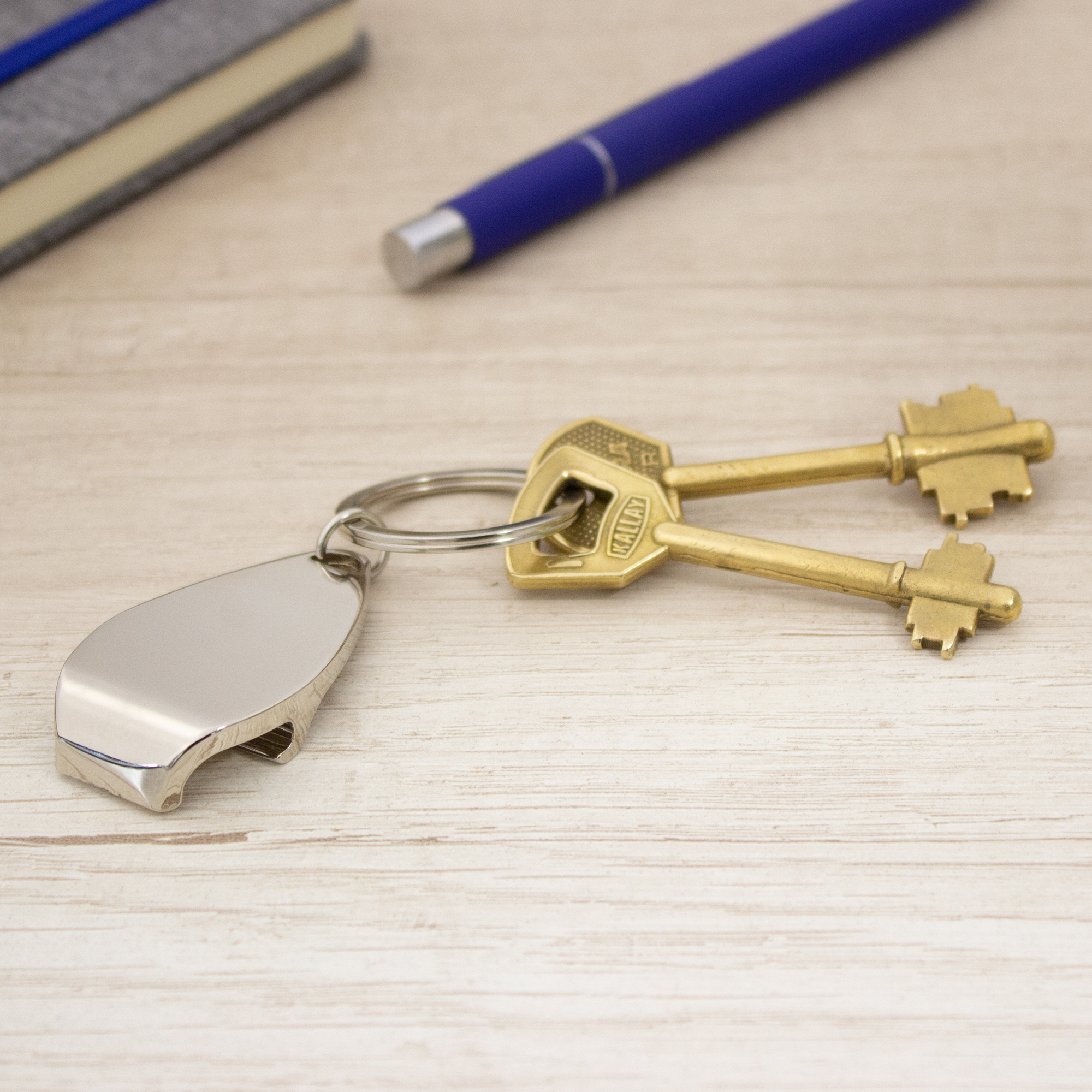 LLAVERO METÁLICO CON ABREBOTELLAS - Imagen 4